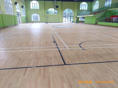 深圳普林斯頓小學(xué)籃球館運(yùn)動(dòng)木地板施工案例