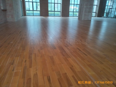 福建泉州海關(guān)橋南運(yùn)動(dòng)場體育木地板鋪設(shè)案例