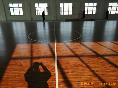 萊州銀海工業(yè)園消防特訓(xùn)隊籃球館體育地板鋪裝案例