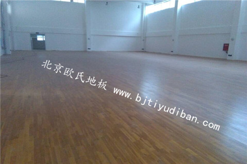 成都萬圣小學(xué)運(yùn)動(dòng)木地板