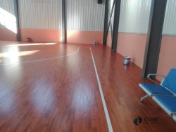 專用運(yùn)動地板施工隊(duì)